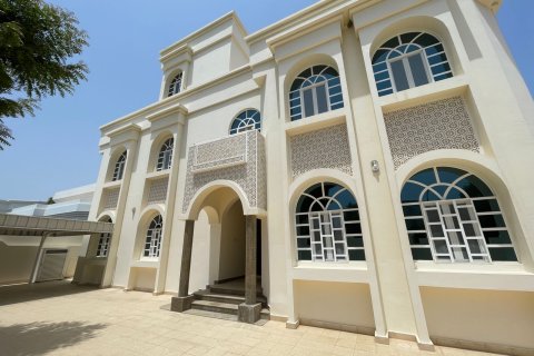 5 bedrooms Villa in Muscat, Oman No. 105036