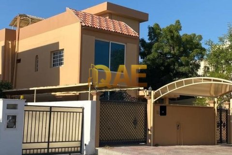 5 bedrooms Villa in Jumeirah 3, UAE No. 3645