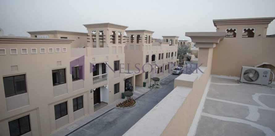 Villa de 5 dormitorios en Doha, Qatar No. 57391