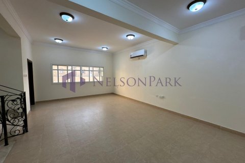 Villa de 4 chambres à Doha, Qatar No. 57390 18