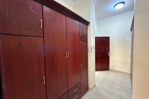Villa de 4 chambres à Doha, Qatar No. 57390 21