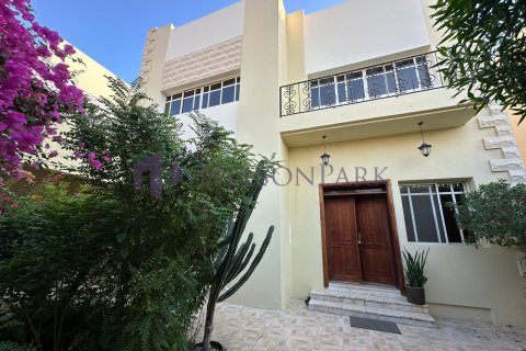 4 bedrooms Villa in Doha, Qatar No. 57390