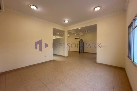 Villa de 4 chambres à Doha, Qatar No. 57390 10