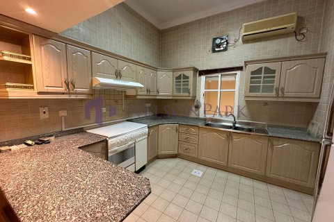 Villa de 4 chambres à Doha, Qatar No. 57390 11