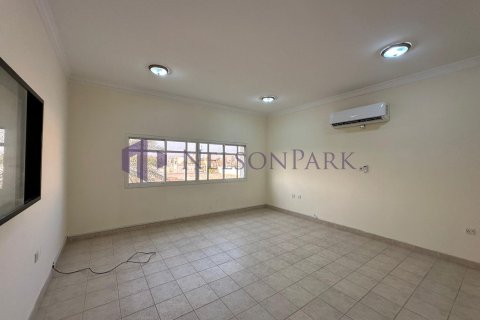 Villa de 4 chambres à Doha, Qatar No. 57390 15