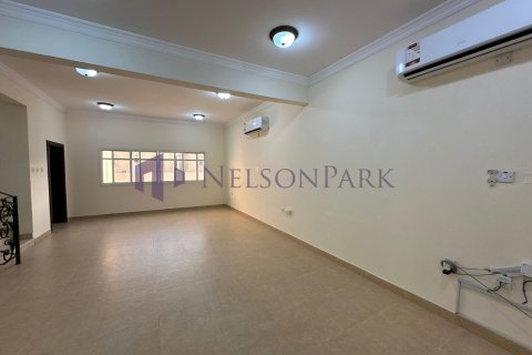 Villa de 4 chambres à Doha, Qatar No. 57390 16