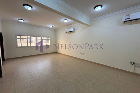 Villa de 4 chambres à Doha, Qatar No. 57390 14