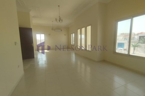 Villa de 6 dormitorios en Doha, Qatar No. 57376 5