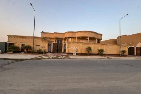 7 bedrooms Villa in Riyadh, Saudi Arabia No. 69104