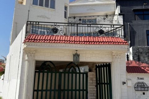 Villa de 9 dormitorios en Bawshar, Oman No. 54775