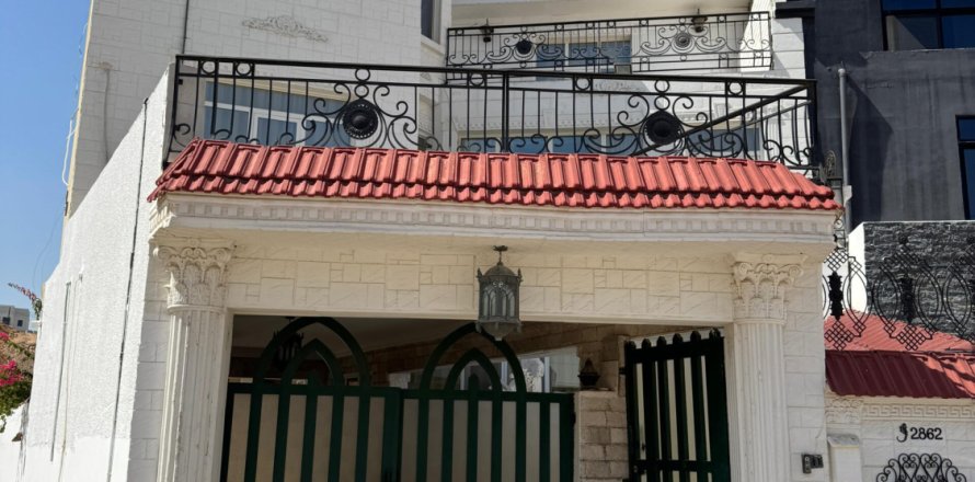 9 bedrooms Villa in Bawshar, Oman No. 54775