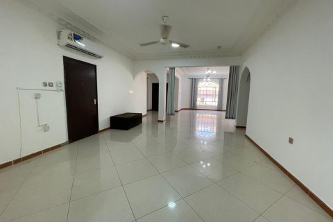 Villa de 3 chambres à Al Khuwair, Oman No. 54779 4