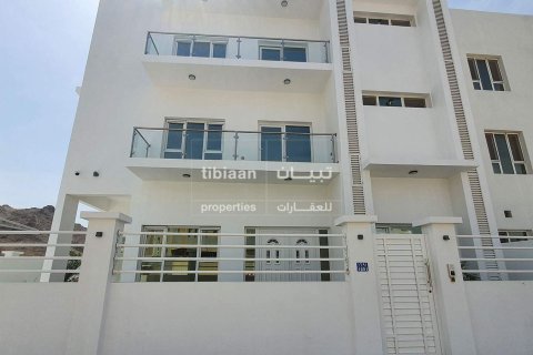 7 bedrooms Villa in Al Awabi, Oman No. 53790