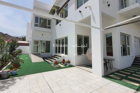 Villa de 7 dormitorios en Al Awabi, Oman No. 53790 3