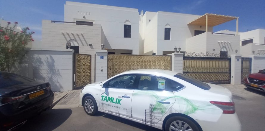 5 bedrooms Villa in Muscat, Oman No. 54694