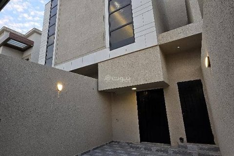 4 bedrooms Apartment in Riyadh, Saudi Arabia No. 60450
