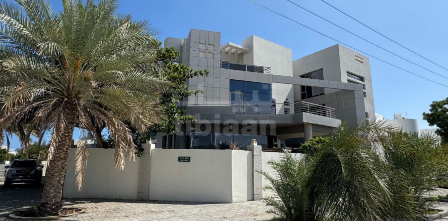 Villa de 8 chambres à As Sib, Oman No. 53271