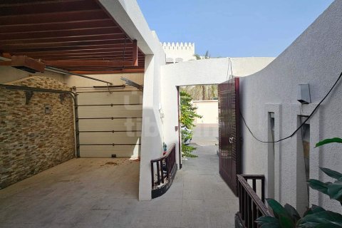 4 bedrooms Villa in Muscat, Oman No. 53273 7