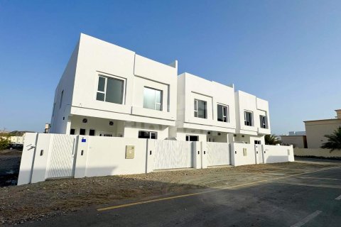 4 bedrooms Villa in Al Amarat, Oman No. 53275