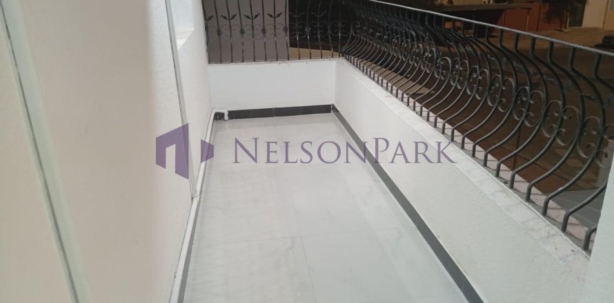 3 bedrooms Apartment in Doha, Qatar No. 60990
