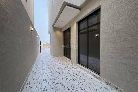 Villa de 5 chambres à Riyadh, Saudi Arabia No. 62512 8