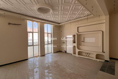 5 bedrooms Villa in Al Amarat, Oman No. 53412 3