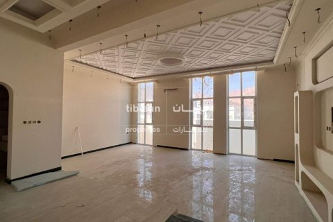 5 bedrooms Villa in Al Amarat, Oman No. 53412 7
