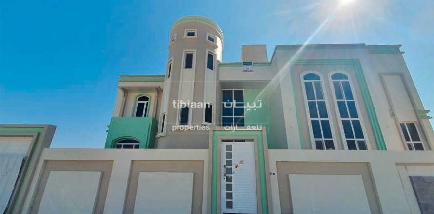5 bedrooms Villa in Al Amarat, Oman No. 53412
