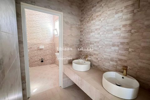 5 bedrooms Villa in Al Amarat, Oman No. 53412 8