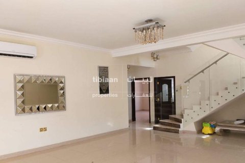Villa Gemela de 5 dormitorios en Al Ansab, Oman No. 53411 3