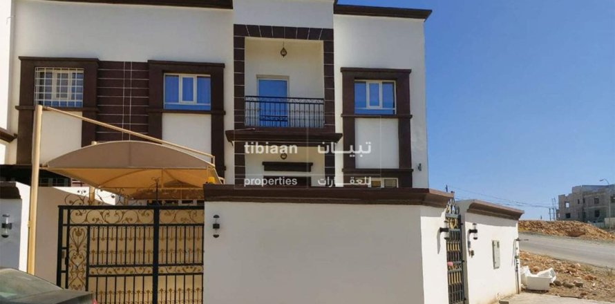 Villa Gemela de 5 dormitorios en Al Ansab, Oman No. 53411