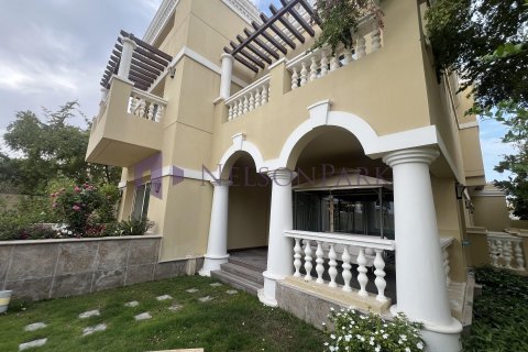 6 bedrooms Villa in Doha, Qatar No. 60815