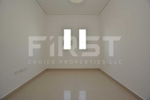 5 bedrooms Villa in Abu Dhabi, UAE No. 12812 9
