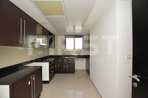 5 bedrooms Villa in Abu Dhabi, UAE No. 12812 6