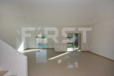 5 bedrooms Villa in Abu Dhabi, UAE No. 12812 12