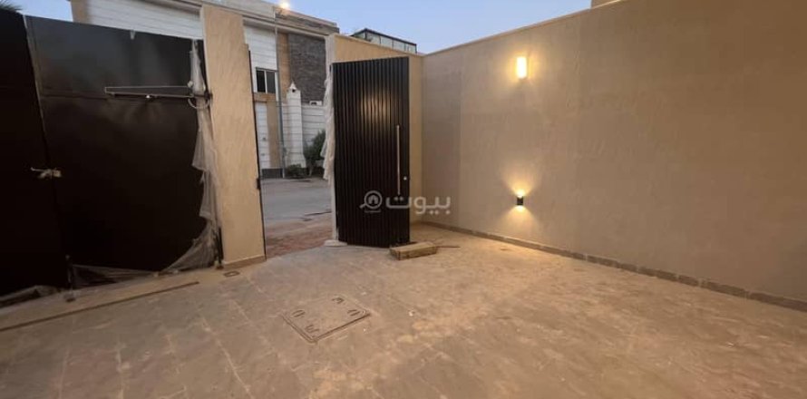 Villa de 4 dormitorios en Riyadh, Saudi Arabia No. 69172