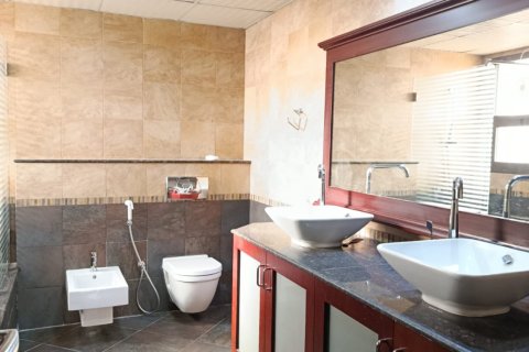 Villa Jumelée de 5 chambres à Muscat, Oman No. 106905 5