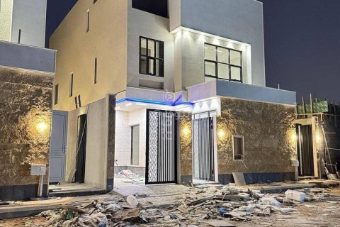 7 bedrooms Villa in Riyadh, Saudi Arabia No. 69126