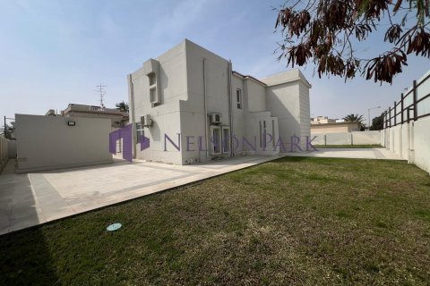 7 bedrooms Villa in Doha, Qatar No. 58124 6