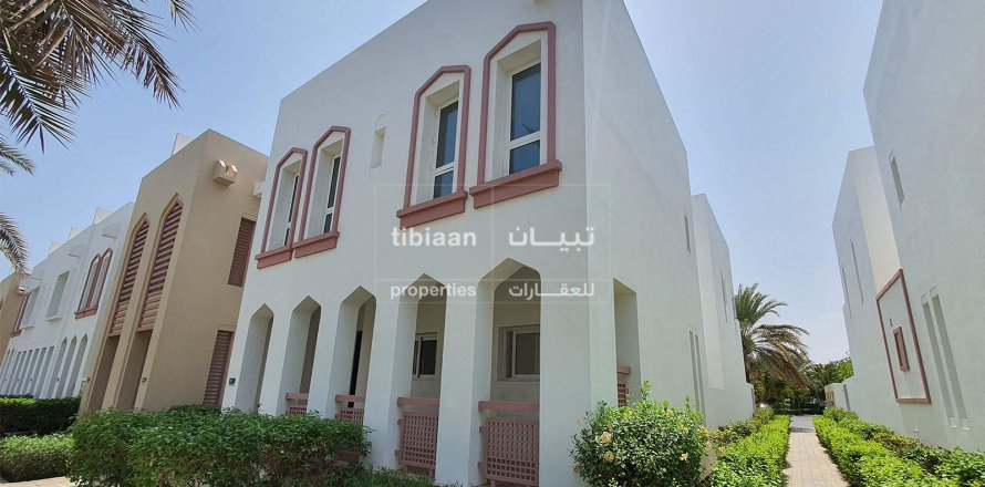 Villa de 3 dormitorios en Muscat, Oman No. 53973