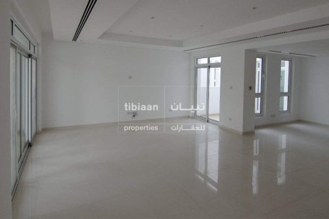 Villa de 3 dormitorios en Muscat, Oman No. 53973 3