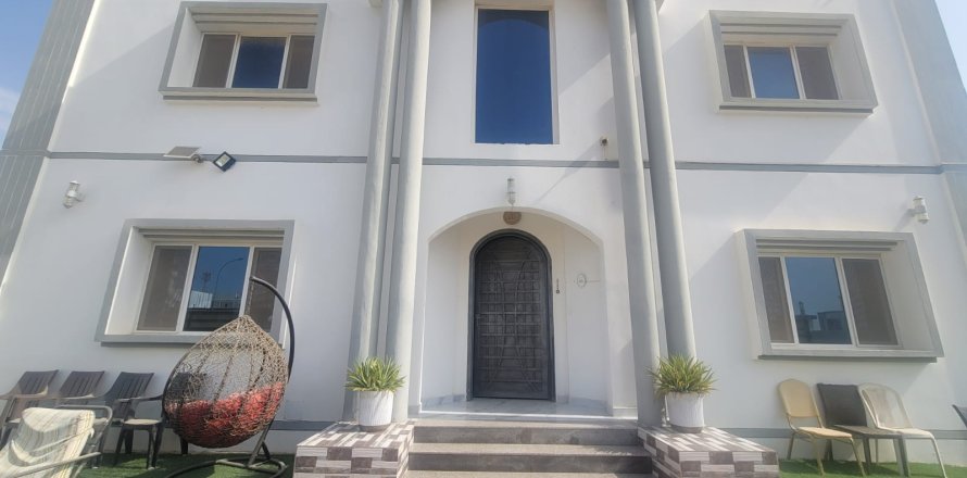 Villa de 8 dormitorios en Muscat, Oman No. 98589