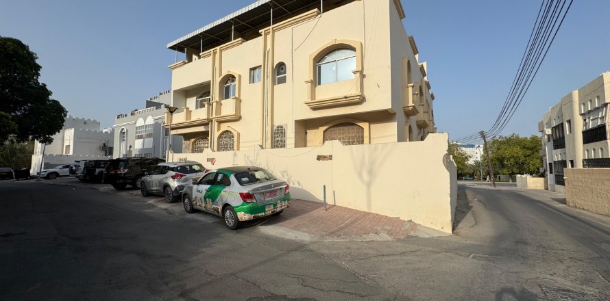 2 bedrooms Apartment in Ruwi, Oman No. 98588