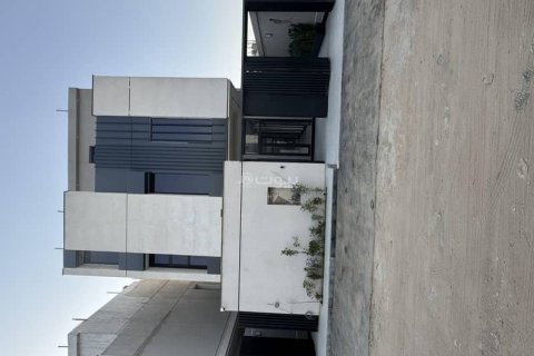 4 bedrooms Villa in Riyadh, Saudi Arabia No. 69161