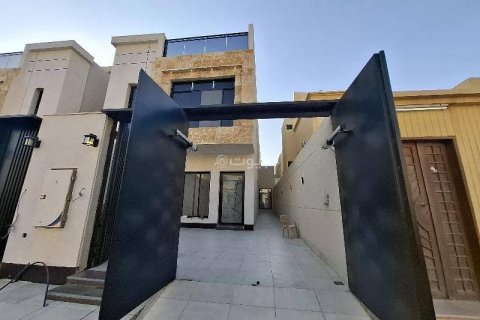 4 bedrooms Villa in Riyadh, Saudi Arabia No. 69158
