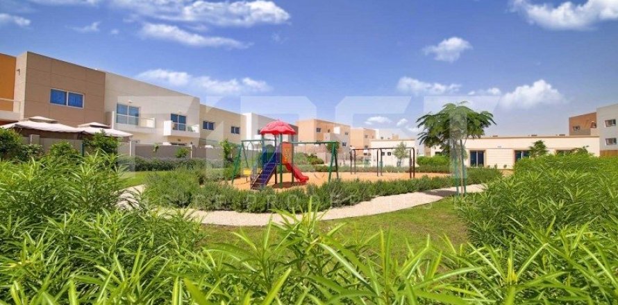 Villa de 4 dormitorios en Al Reef, UAE No. 11940