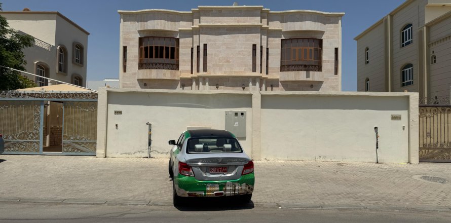 3 bedrooms Villa in Muscat, Oman No. 62744