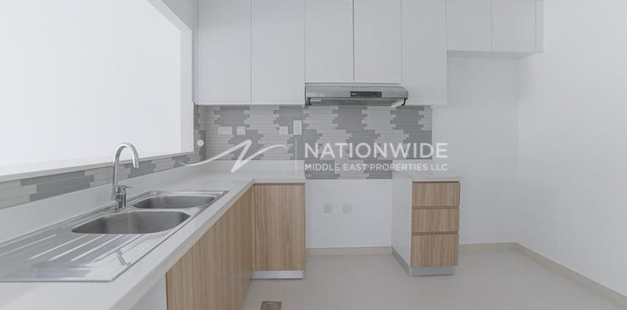 3 bedrooms Villa in Dubai, UAE No. 102986