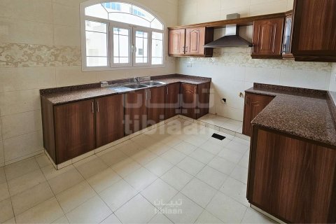 Вилла с 4 спальнями в Маскат, Оман №53644 11