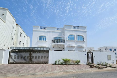 4 bedrooms Villa in Muscat, Oman No. 53644